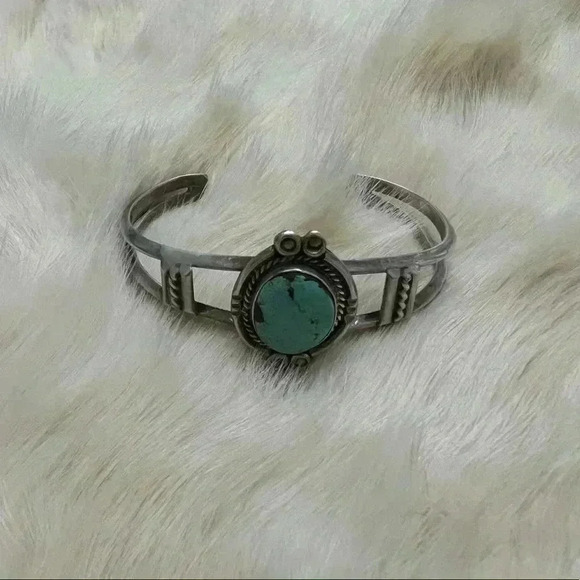 Vintage Native American Sterling Silver Turquoise Cuff Bracelet - Picture 6 of 13